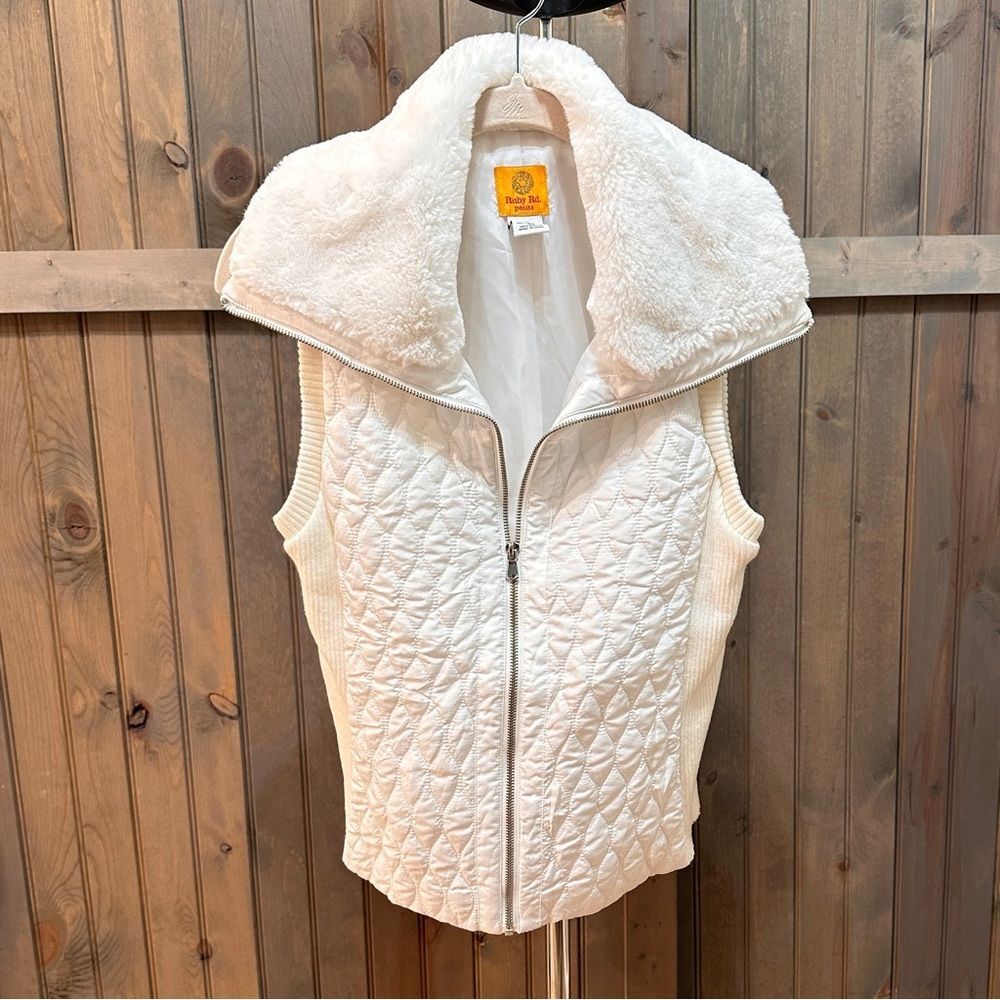 Ruby Rd. zipper vest with faux fur collar, size petite medium